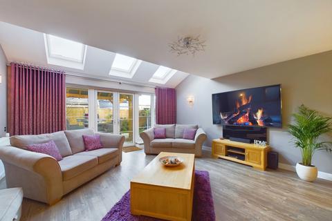 undefined, Adams Close, Horsham RH12