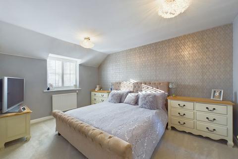 undefined, Adams Close, Horsham RH12