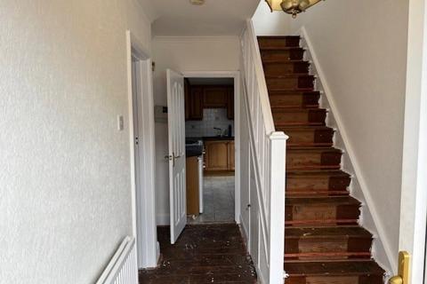 3 bedroom semi-detached house to rent, Cippenham Lane, Slough SL1