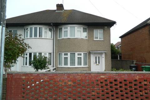 3 bedroom semi-detached house to rent, Cippenham Lane, Slough SL1