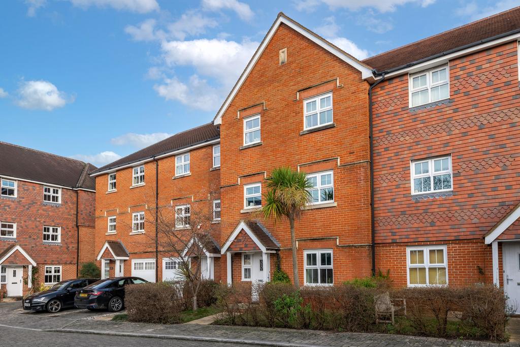 Fitzroy Place, Reigate, RH2 4 bed terraced house for sale £850,000