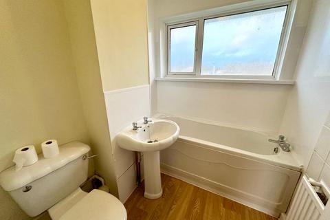 3 bedroom end of terrace house to rent, Rainham ME8