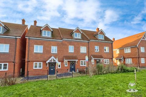 4 bedroom townhouse for sale, Fishbourne Gardens Chineham, Basingstoke, Hampshire, RG24