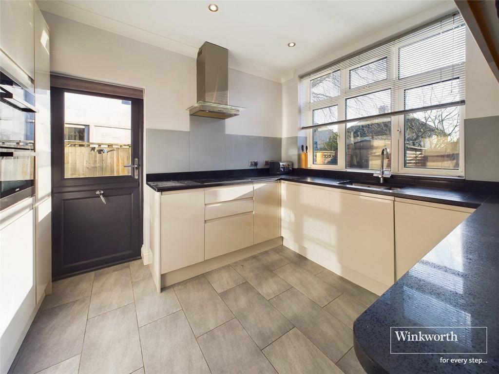 Kingsbury, Kingsbury NW9 3 bed semidetached house for sale £800,000
