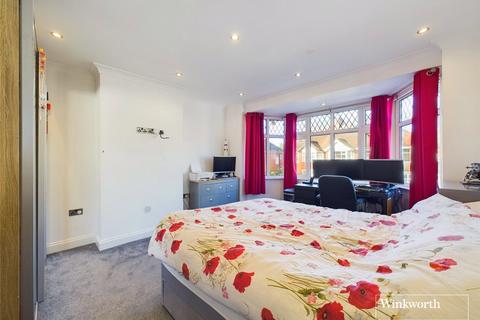 28 Woodland Close, London, NW9 8XP