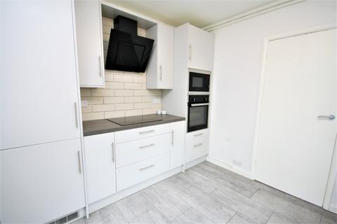 2 bedroom apartment to rent, Shaftesbury Road, Woking, Surrey, GU22