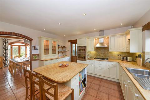 4 bedroom detached house for sale, Thornhill Road, Longwood, HD3