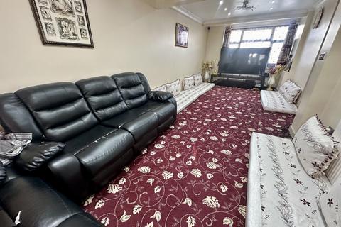 3 bedroom semi-detached house to rent, Penbury Road,  Southall, UB2