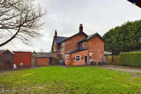 3 bedroom farm house for sale - Old House Lane, Blackpool, FY4
