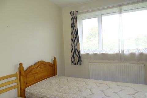 6 Rennie Close, Ashford, TW15 3DD