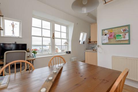 Flat 2, 104 High Street, North Berwick, EH39 4HE