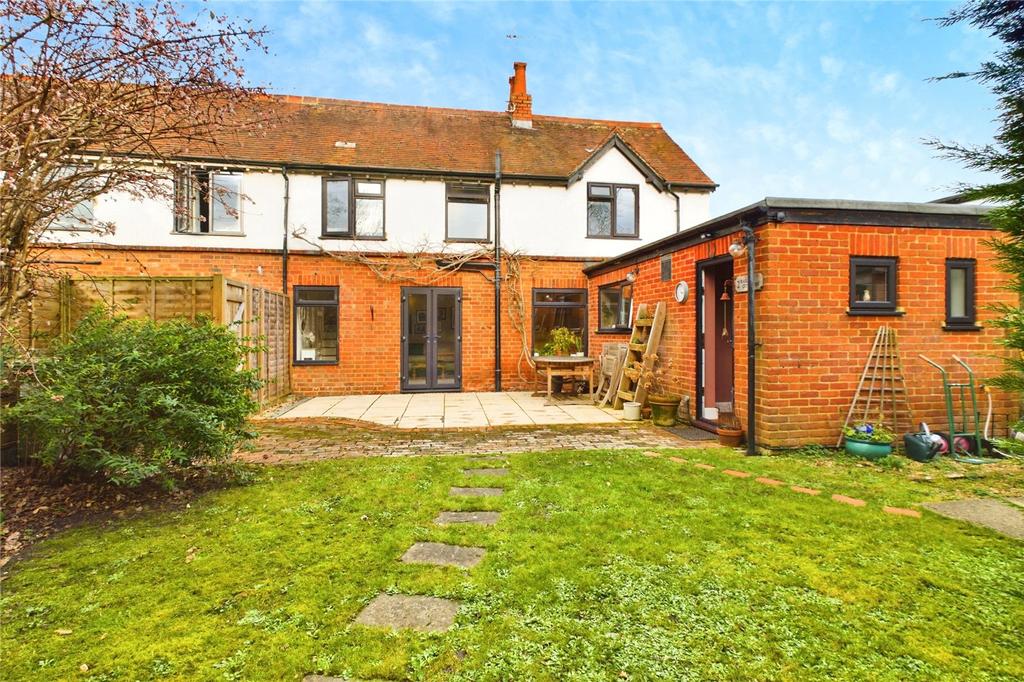 Thames Avenue, Pangbourne, Reading... 2 bed semidetached house for