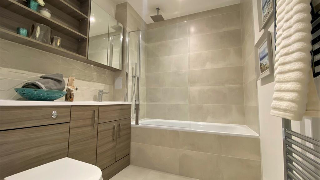 Bathroom 1 (1)