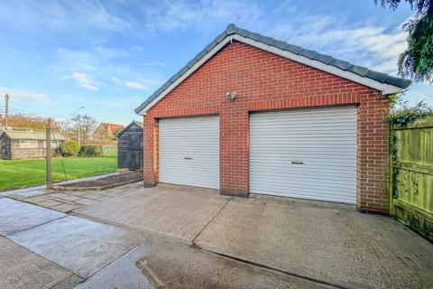 2 bedroom bungalow for sale, Andrews Road, South Ferriby, Barton Upon Humber, North Lincolnshire, DN18