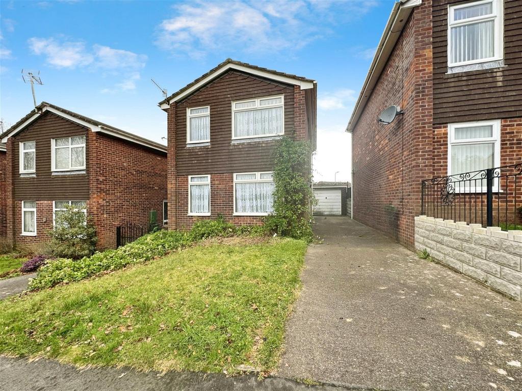 Pen Y Cae, Mornington Meadows, Caerphilly, Caerphilly, CF83 3BS 3 bed