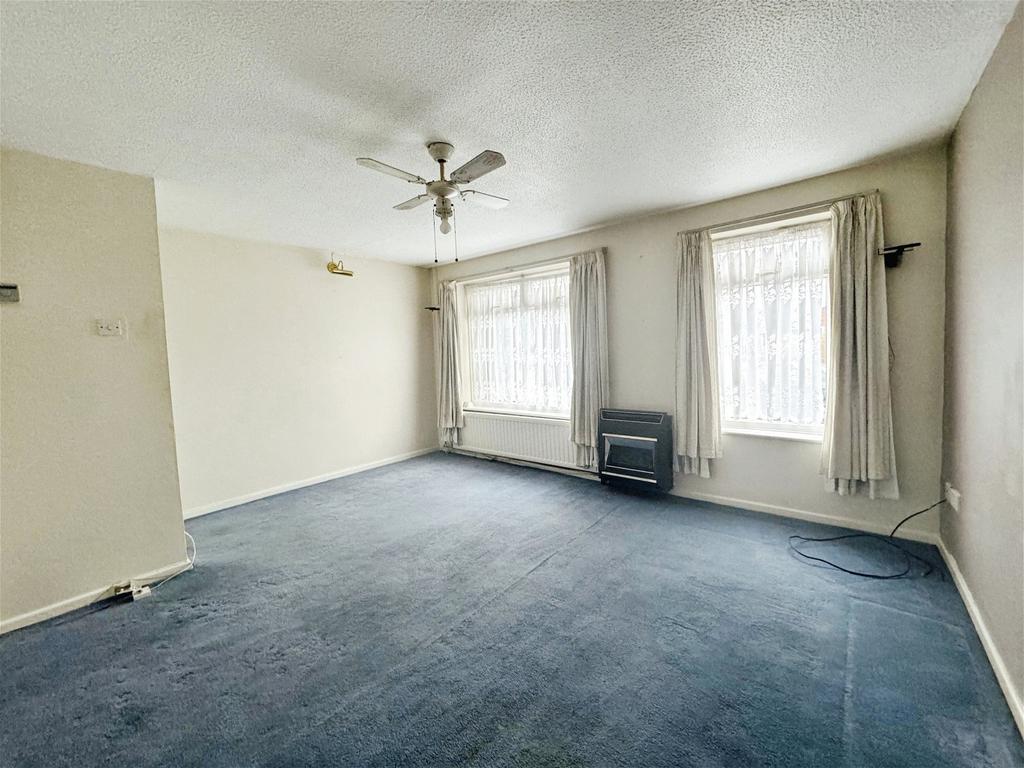 Pen Y Cae, Mornington Meadows, Caerphilly, Caerphilly, CF83 3BS 3 bed