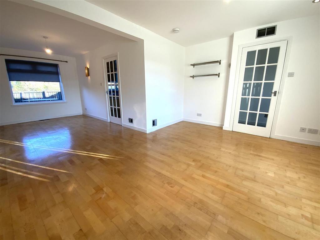 Lounge/Dining