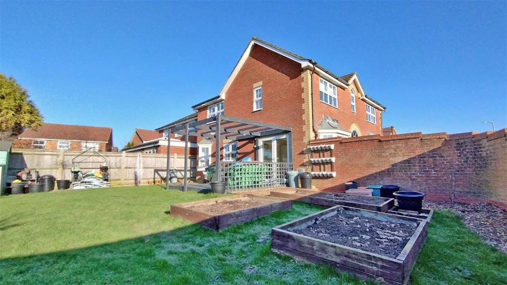 Darwell Drive, Pevensey BN24 4 bed detached house for sale £489,950