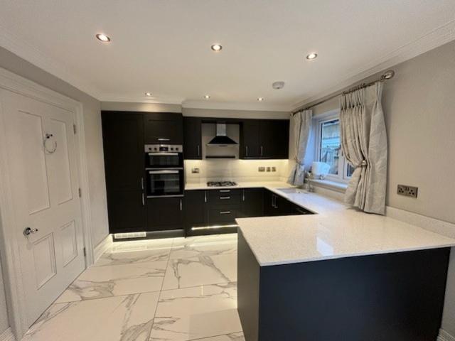 12 Linden Gardens kitchen 2