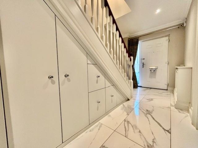 12 Linden hallway