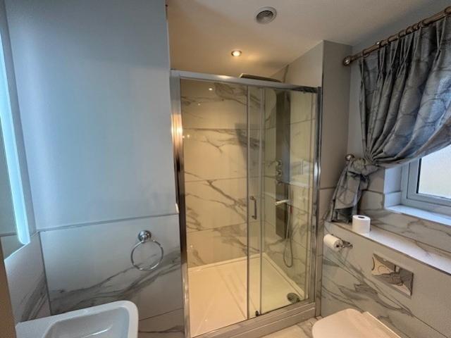 12 Linden ensuite 3