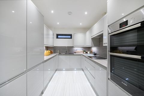 27 High View Close, London, SE19 2DS