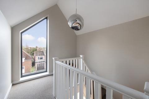 27 High View Close, London, SE19 2DS