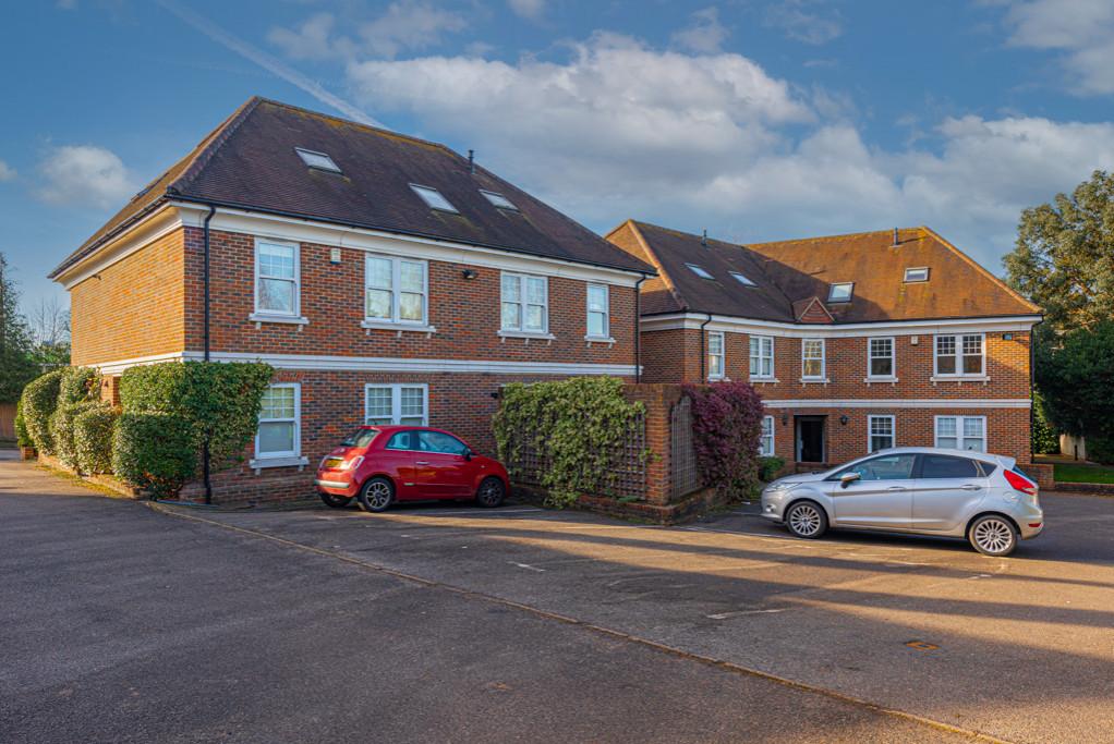 Hill Rise Court, Park Rise... 2 bed £1,600 pcm (£369 pw)