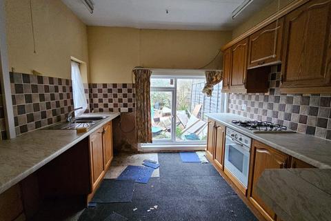 118 Laleham Road, London, SE6 2AD