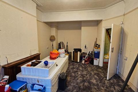 118 Laleham Road, London, SE6 2AD