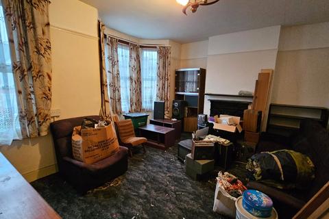 118 Laleham Road, London, SE6 2AD
