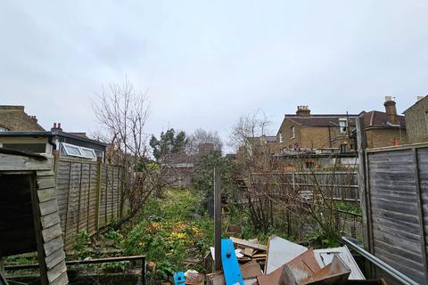 118 Laleham Road, London, SE6 2AD