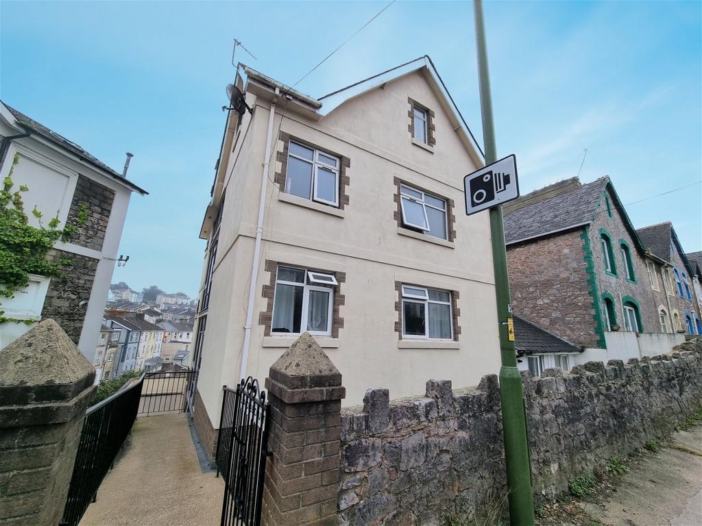 Church Road, Torquay TQ1 2 bed flat for sale £150,000
