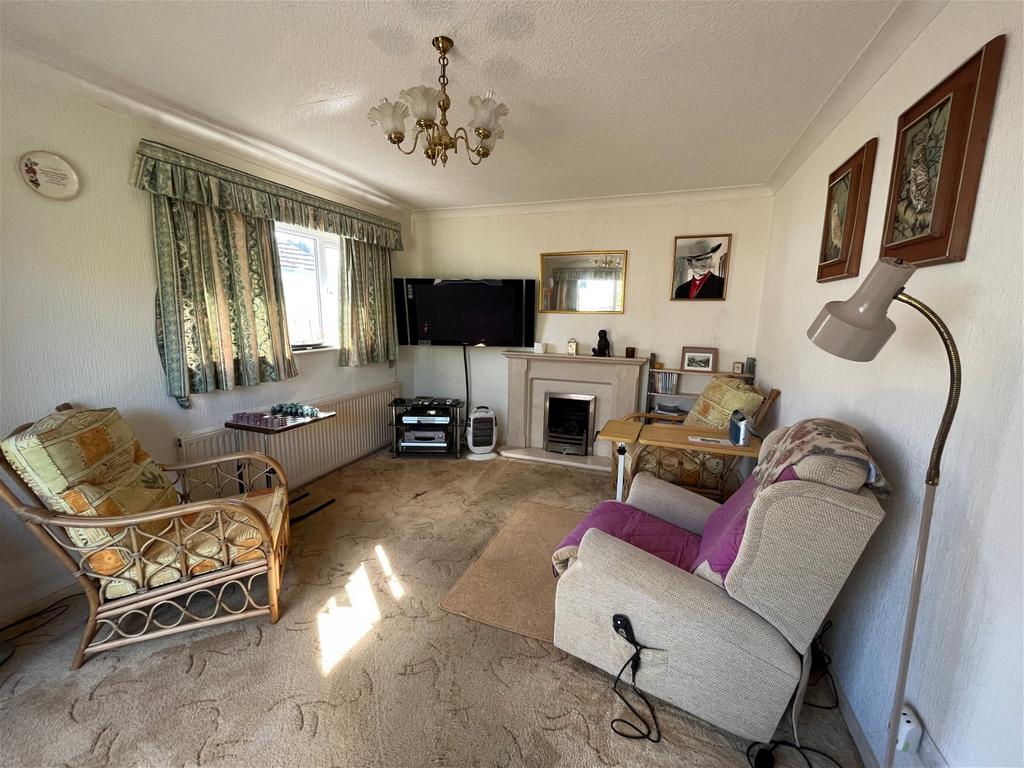 Davies Avenue, Paignton 2 bed detached bungalow for sale £300,000