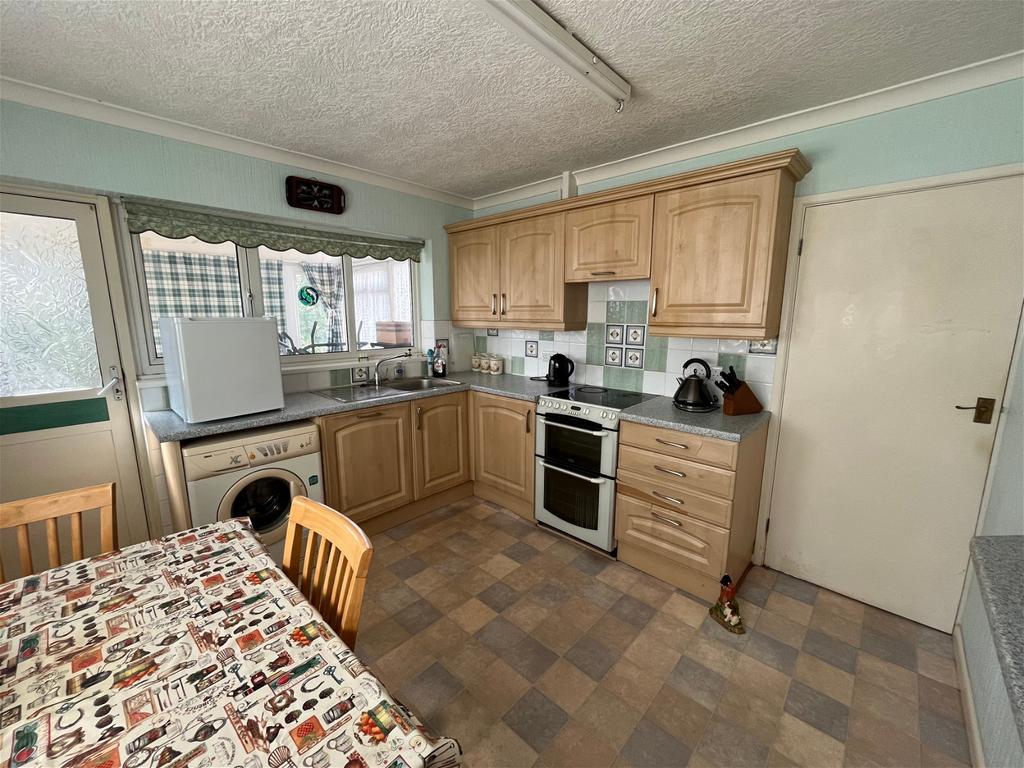 Davies Avenue, Paignton 2 bed detached bungalow for sale £300,000