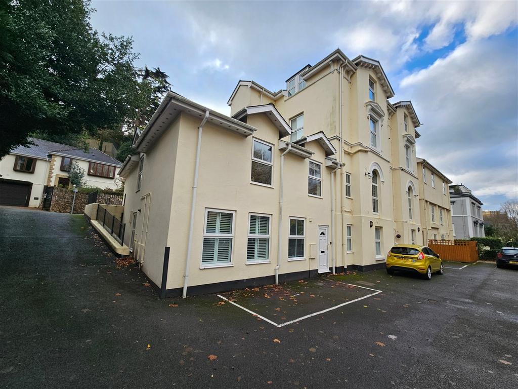 Torwood Gardens Road, Torquay TQ1 2 bed ground floor flat for sale £