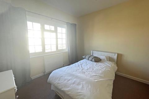 25b Cliff Road, Paignton, TQ4 6DH