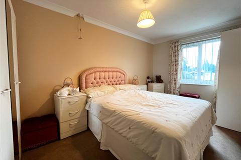 2 bedroom flat for sale, Pebble Court, Paignton TQ4