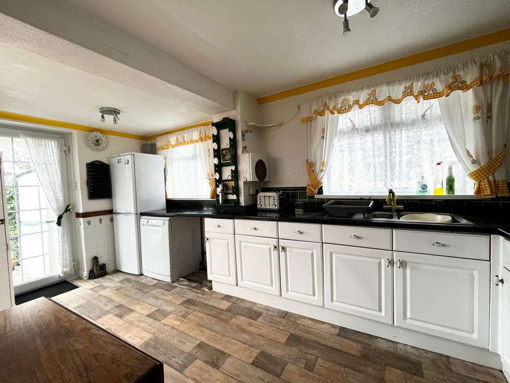 Drive, Brixham TQ5 2 bed semidetached bungalow for sale £239,995