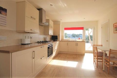 2 The Saddle, Paignton, TQ4 6NQ