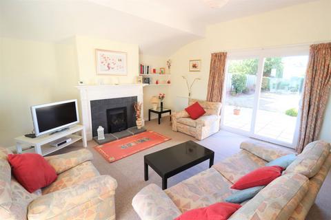 2 The Saddle, Paignton, TQ4 6NQ