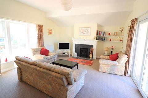 2 The Saddle, Paignton, TQ4 6NQ
