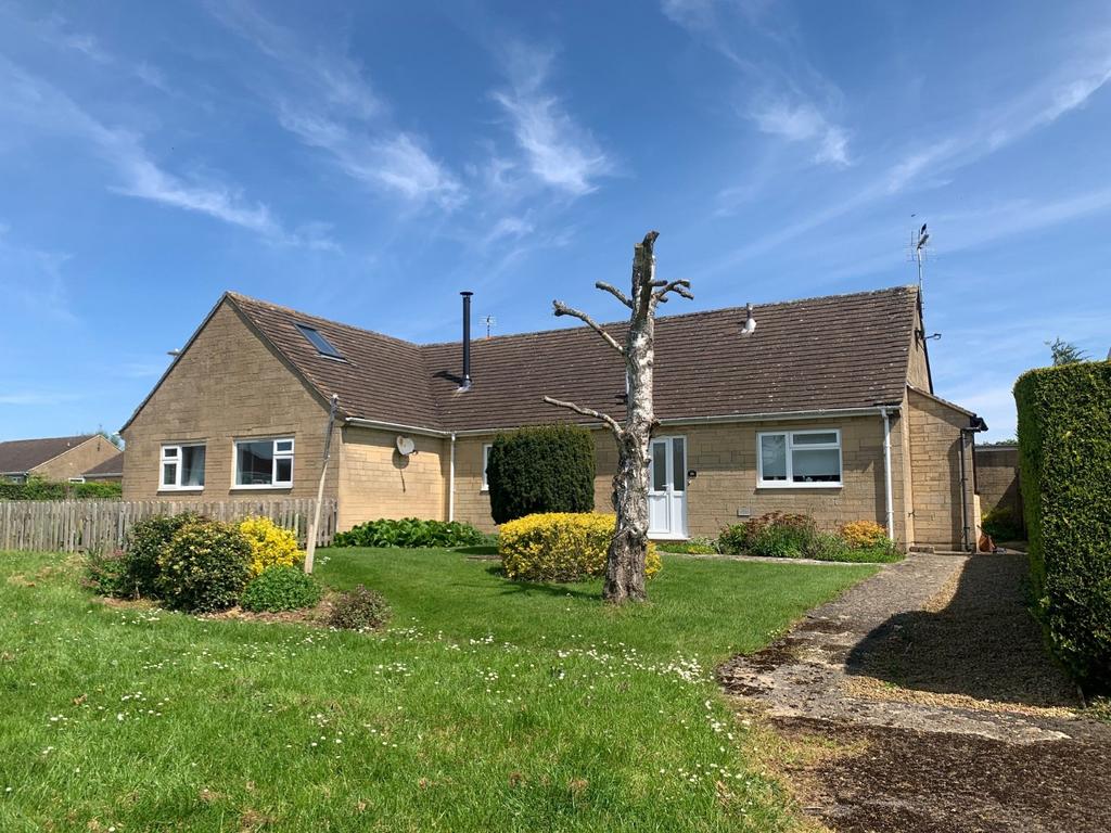 Links View, Cirencester... 2 bed bungalow for sale £340,000