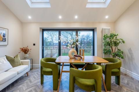 38 Barthorpe Crescent, Leeds, LS17 5PE