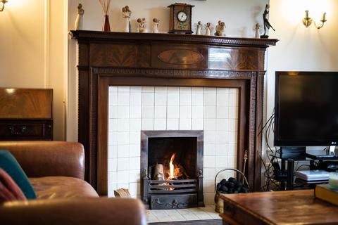 2 Kings Mount, Leeds, LS17 5NS