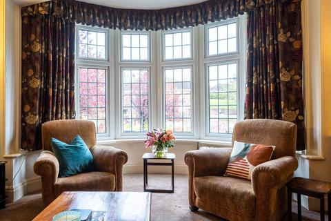 2 Kings Mount, Leeds, LS17 5NS