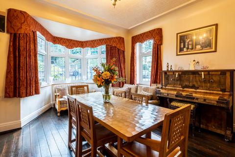 2 Kings Mount, Leeds, LS17 5NS