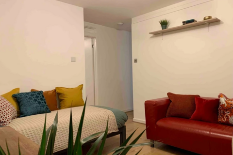2 bedroom flat to rent, Bolton Walk, Finsbury Park, London N7