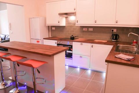 4 bedroom apartment to rent, Apt 1, 17 Queen Square, 17 Queen Square LS2