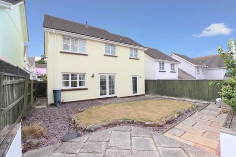 12 Seafields, Paignton, TQ4 6NY